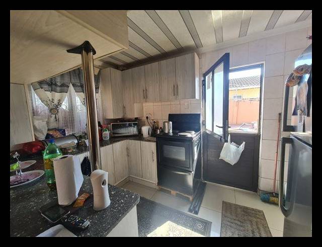 5 BEDROOM HOUSE FOR SALE IN BONELA